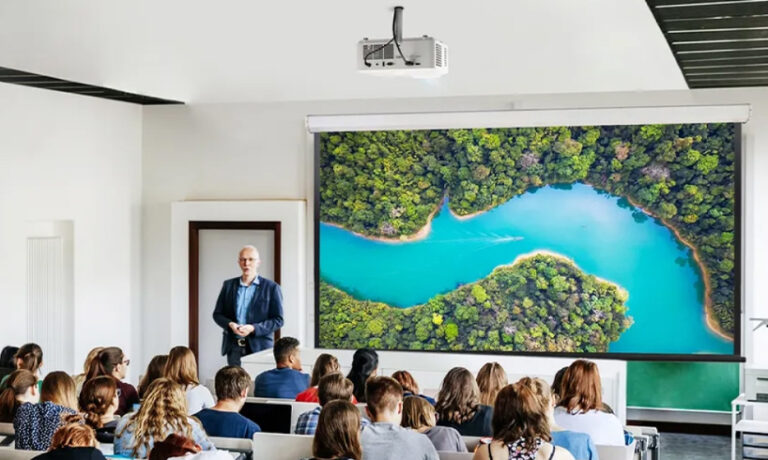 Kenapa Laser Projector Jadi Pilihan Utama di Indonesia? Ini Analisa Teknologi dan ROI-nya